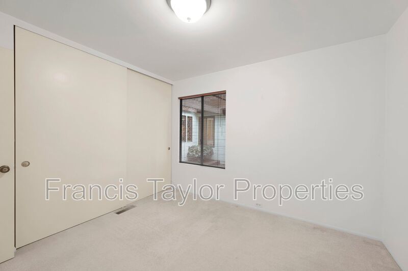 Large Home with Stunning Views in Vista property image