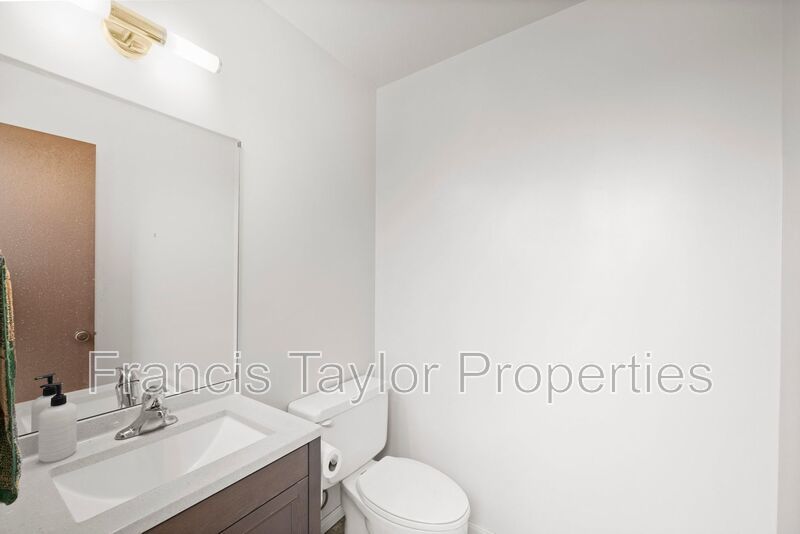 Large Home with Stunning Views in Vista property image