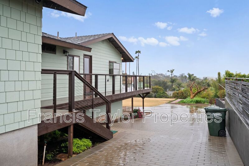 Large Home with Stunning Views in Vista property image