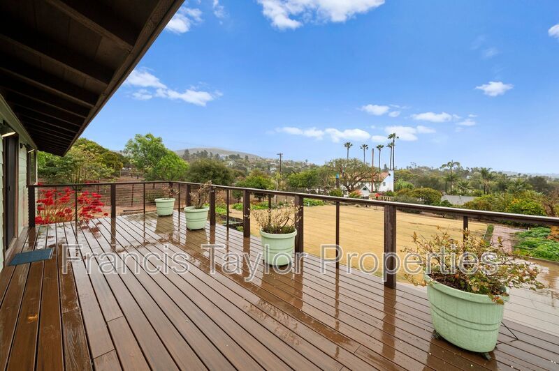 Large Home with Stunning Views in Vista property image