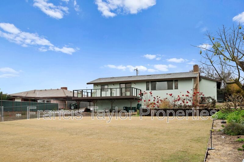 Large Home with Stunning Views in Vista property image