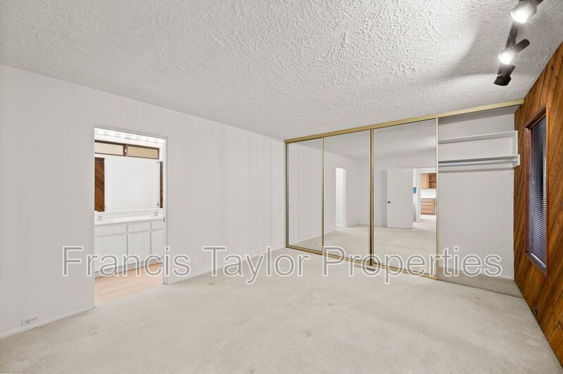 Large Home with Stunning Views in Vista property image