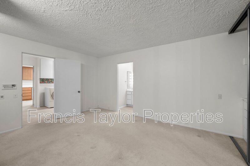 Large Home with Stunning Views in Vista property image