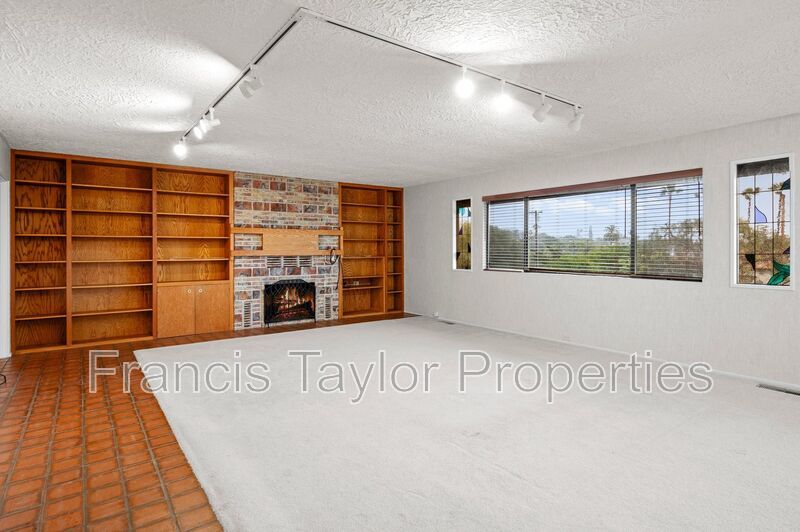 Large Home with Stunning Views in Vista property image