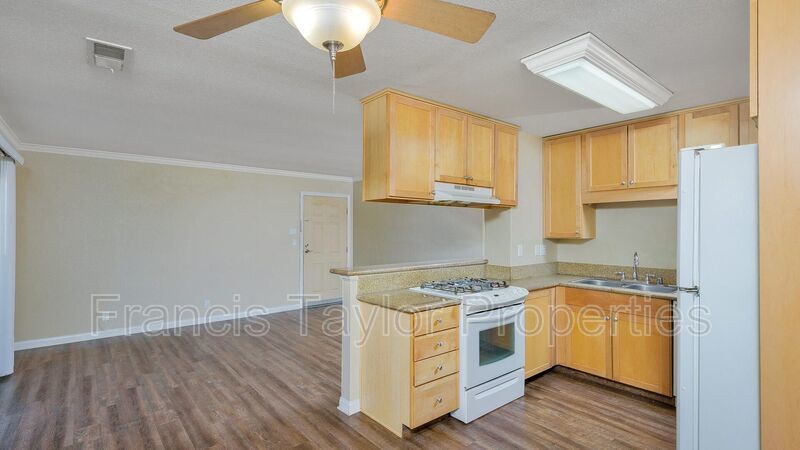 Two Bedroom Condo in Artesia Community property image