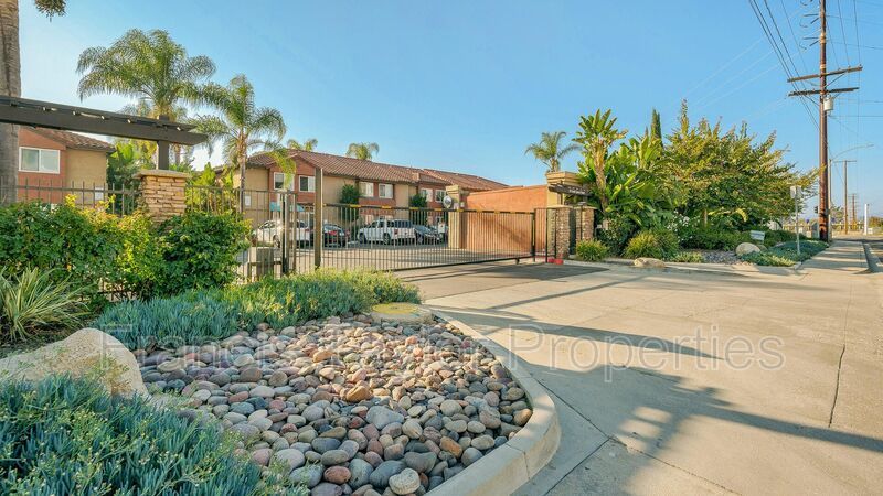 Two Bedroom Condo in Artesia Community property image