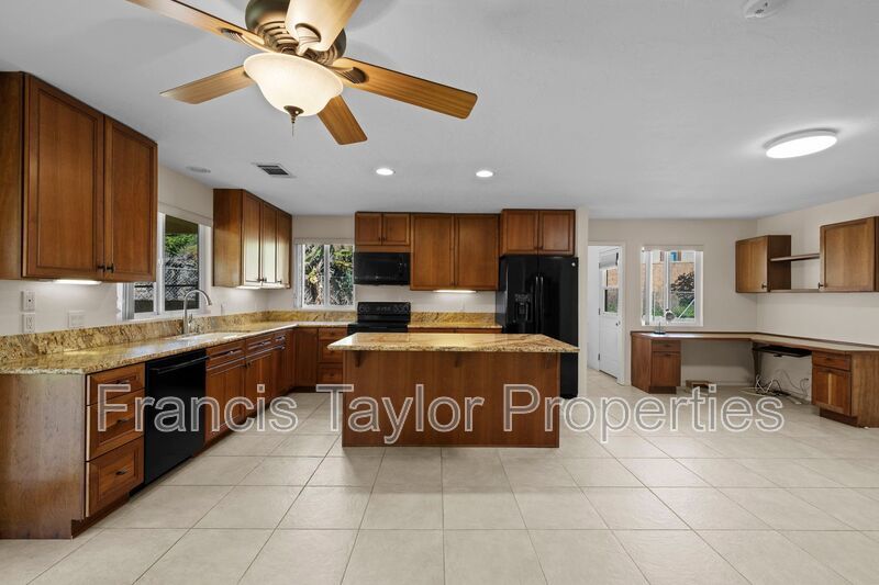 3 Bedroom Home Tucked away in Escondido property image