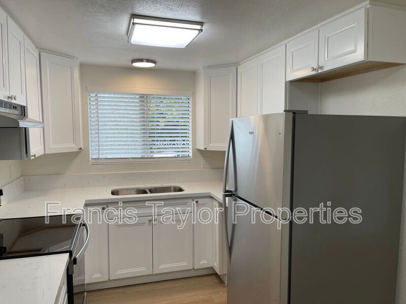 Newly Remodeled 2 Bedroom Apartment property image