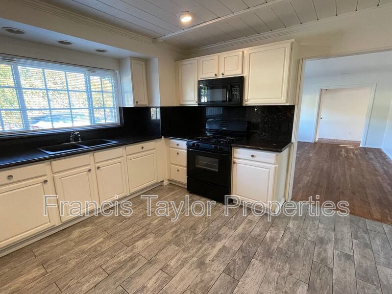 Old Home in Heart of Escondido! property image