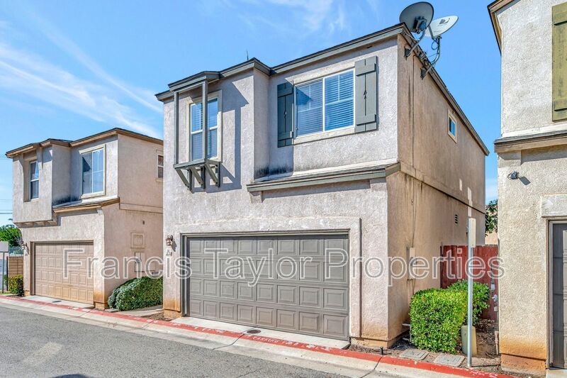 Upgraded Three Bedroom with Loft in Gated Community property image