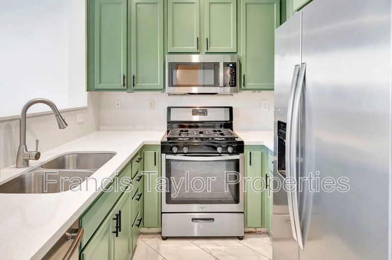 Upgraded Three Bedroom with Loft in Gated Community property image