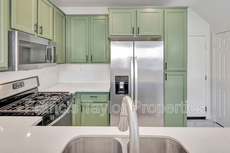 Upgraded Three Bedroom with Loft in Gated Community property image