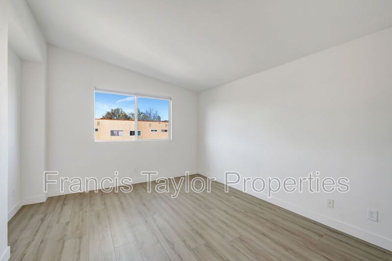 Upgraded Three Bedroom with Loft in Gated Community property image