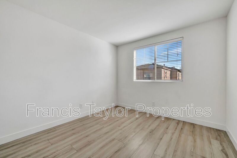 Upgraded Three Bedroom with Loft in Gated Community property image