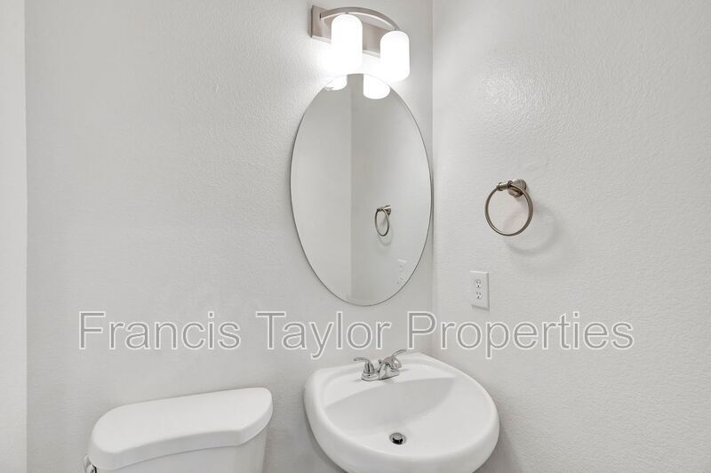 Upgraded Three Bedroom with Loft in Gated Community property image