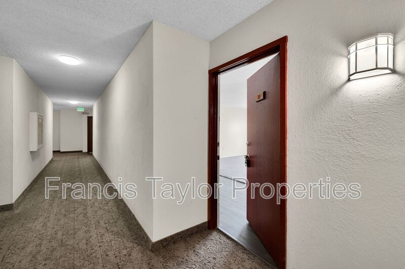 Corner-Unit 2 Bedroom in the Heart of San Diego! property image