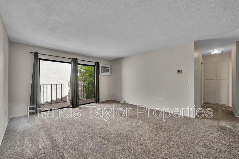Corner-Unit 2 Bedroom in the Heart of San Diego! property image