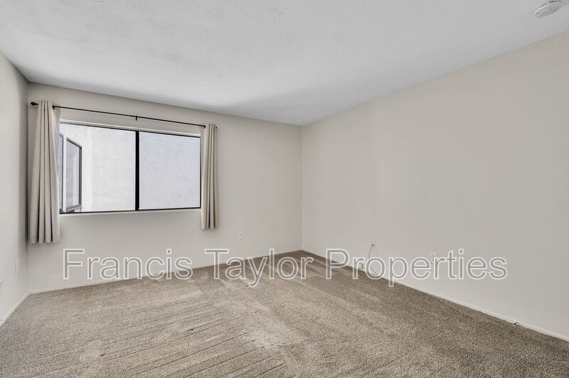 Corner-Unit 2 Bedroom in the Heart of San Diego! property image