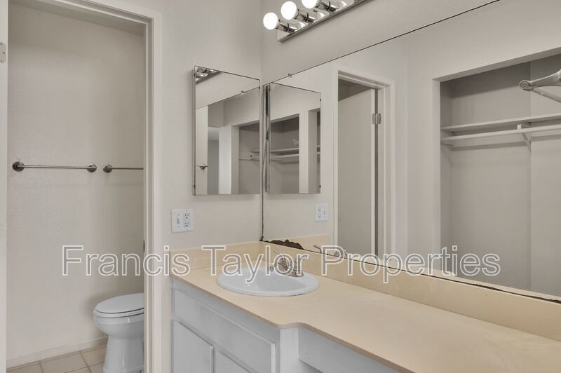 Corner-Unit 2 Bedroom in the Heart of San Diego! property image