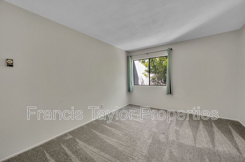 Corner-Unit 2 Bedroom in the Heart of San Diego! property image
