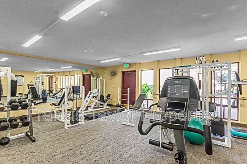 Corner-Unit 2 Bedroom in the Heart of San Diego! property image