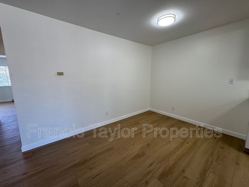 Refreshed 2 Bedroom 2 Bathroom in Vista! property image