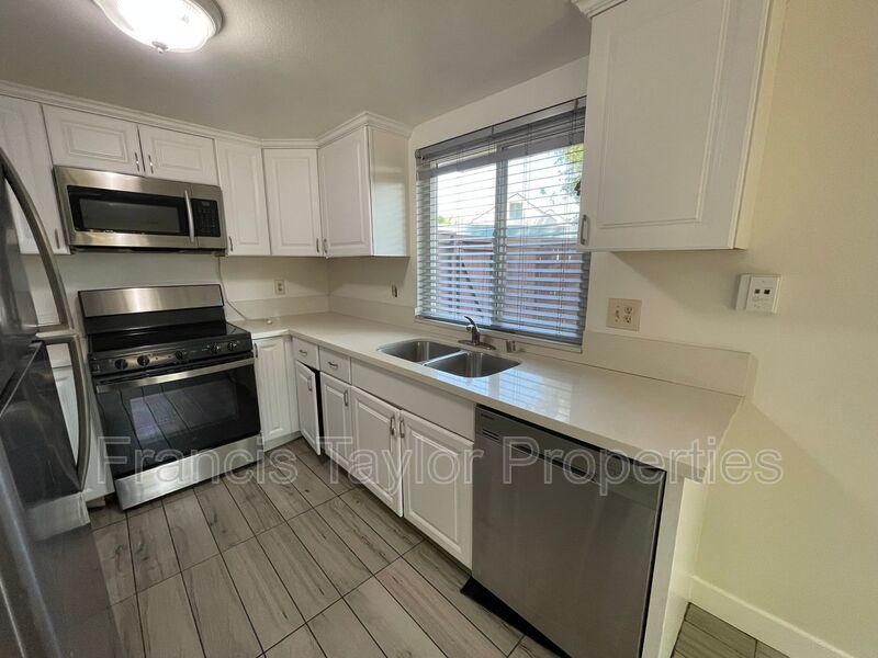 Remodeled Two Bedroom Townhouse with Fenced Backyard property image