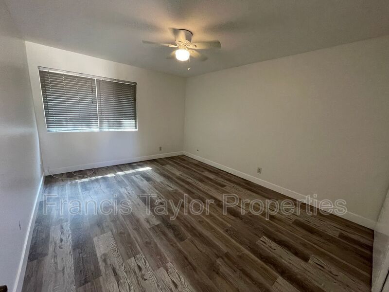 Remodeled Two Bedroom Townhouse with Fenced Backyard property image
