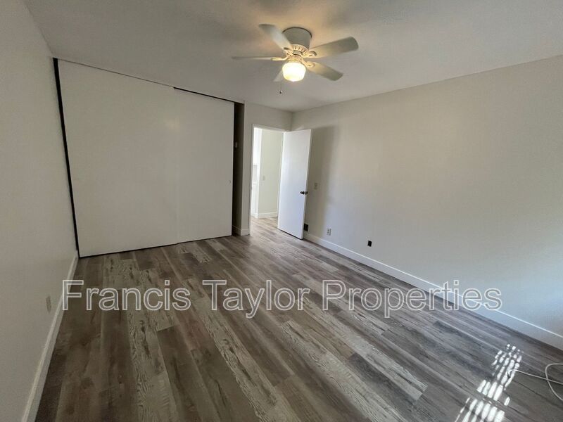 Remodeled Two Bedroom Townhouse with Fenced Backyard property image