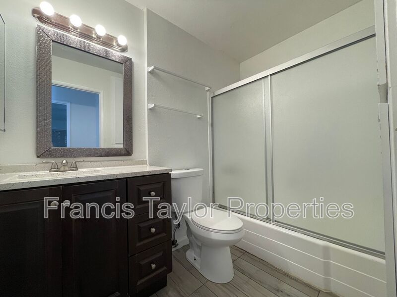 Remodeled Two Bedroom Townhouse with Fenced Backyard property image