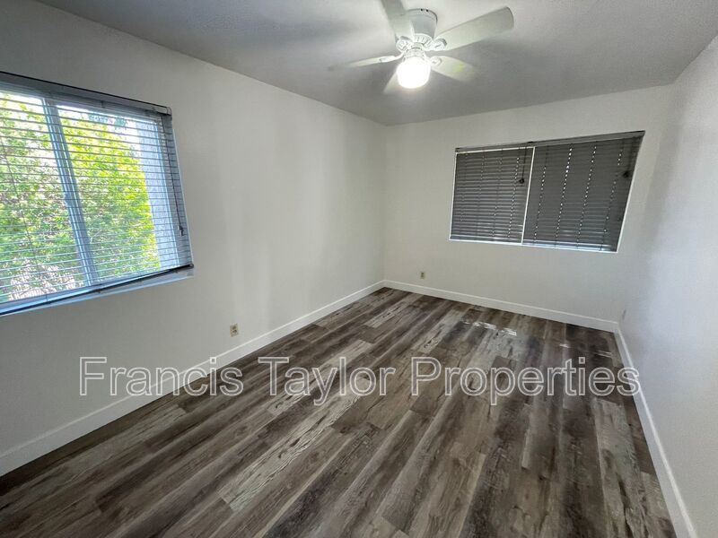 Remodeled Two Bedroom Townhouse with Fenced Backyard property image