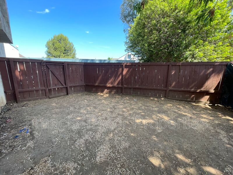 Remodeled Two Bedroom Townhouse with Fenced Backyard property image