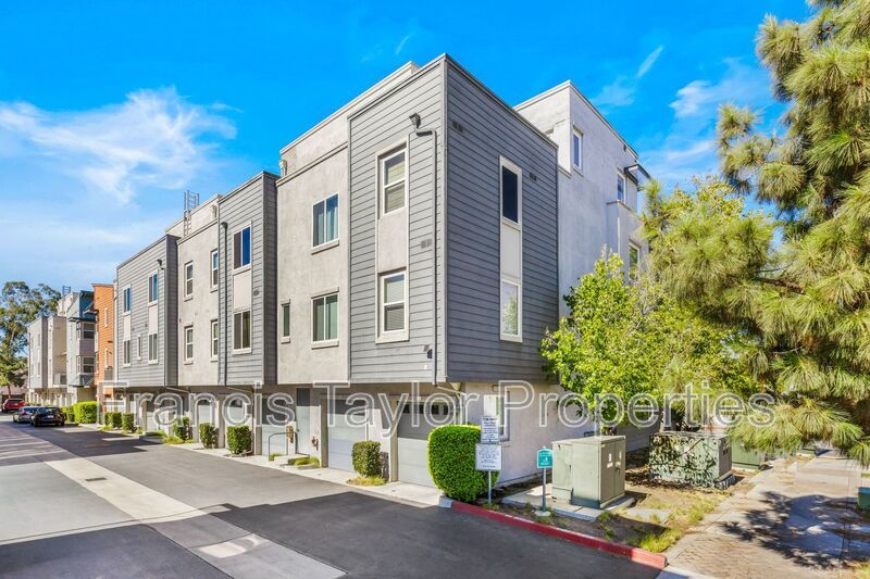 Modern 2 Bedroom Townhouse in Escondido! property image