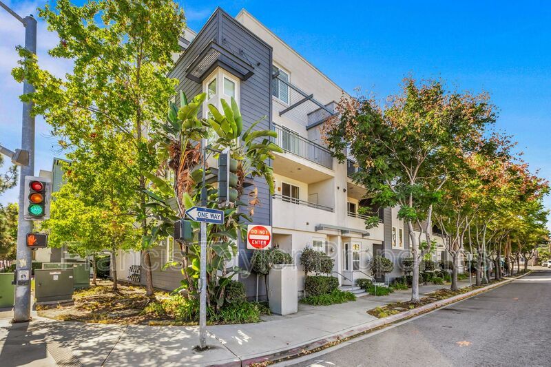 Modern 2 Bedroom Townhouse in Escondido! property image