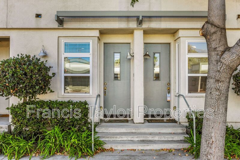 Modern 2 Bedroom Townhouse in Escondido! property image