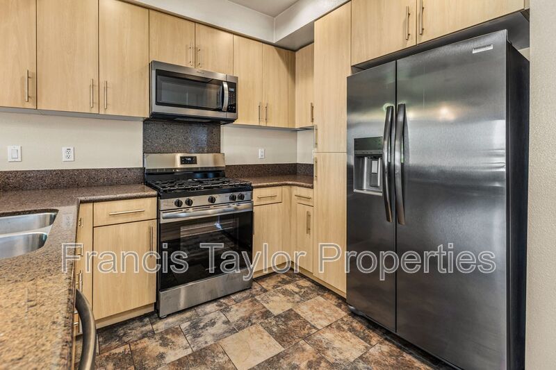 Modern 2 Bedroom Townhouse in Escondido! property image
