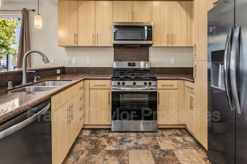 Modern 2 Bedroom Townhouse in Escondido! property image