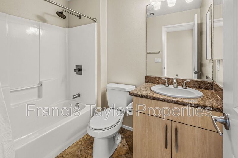 Modern 2 Bedroom Townhouse in Escondido! property image