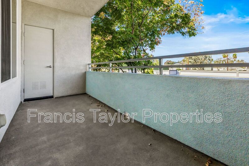 Modern 2 Bedroom Townhouse in Escondido! property image
